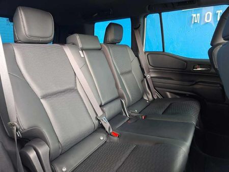 2025-Toyota-Land-Cruiser-Prado-VX-R-28GD-Auto_9