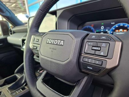 2025-Toyota-Land-Cruiser-Prado-VX-R-28GD-Auto_12