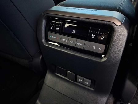 2025-Toyota-Land-Cruiser-Prado-VX-R-28GD-Auto_17