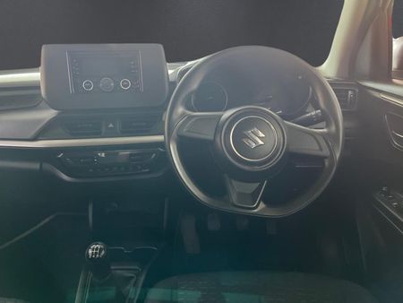 2025-Suzuki-Swift-12-GL_10