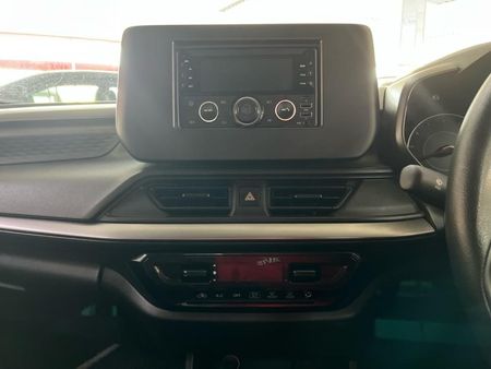 2025-Suzuki-Swift-12-GL_15