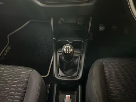 2025-Suzuki-Swift-12-GL_16