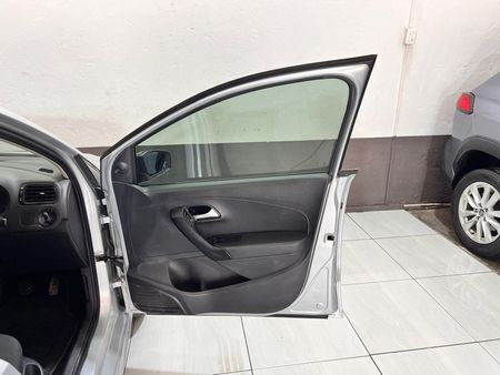 2022-Volkswagen-Polo-Vivo-14-Comfortline-5-dr_11