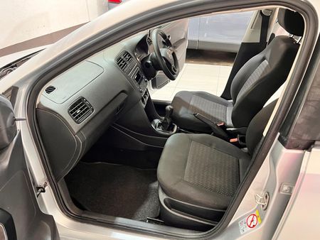 2022-Volkswagen-Polo-Vivo-14-Comfortline-5-dr_4