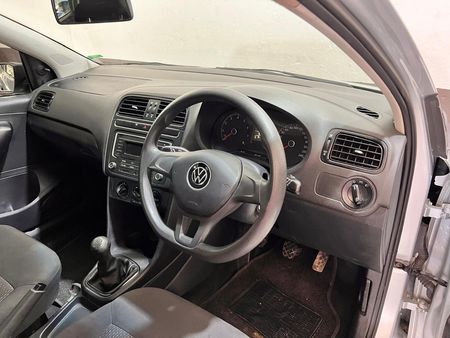 2022-Volkswagen-Polo-Vivo-14-Comfortline-5-dr_5