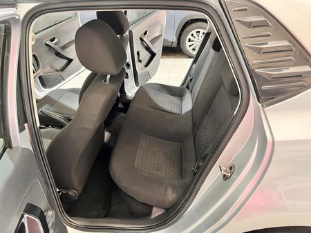 2022-Volkswagen-Polo-Vivo-14-Comfortline-5-dr_8