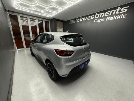 2019-Renault-Clio-IV-900T-Authentique-5-dr-66kW_4