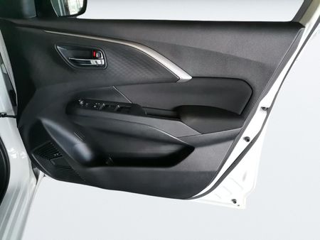 2025-Suzuki-Swift-12-GL_14