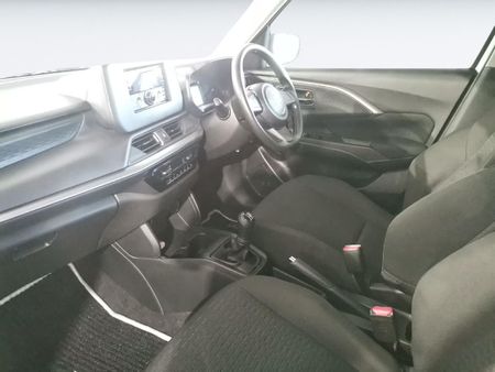 2025-Suzuki-Swift-12-GL_18