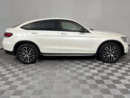 2019-Mercedes-Benz-GLC-Coupe-300d-4Matic_16