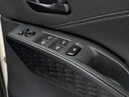 2025-Nissan-Magnite-Move-10-Visia-FC-PV_9