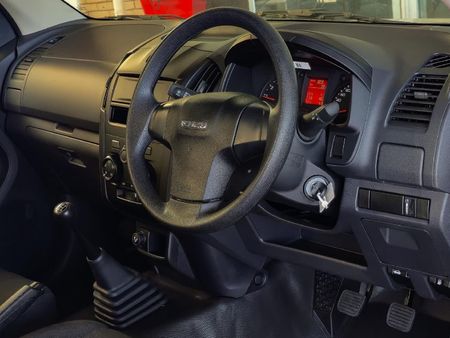 2026-Isuzu-D-Max-250C-Fleetside-Single-Cab_5