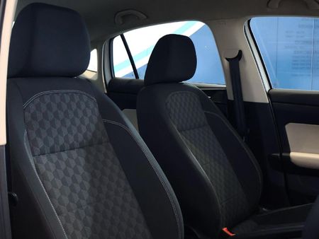 2025-Volkswagen-Polo-16-Classic-Auto_12
