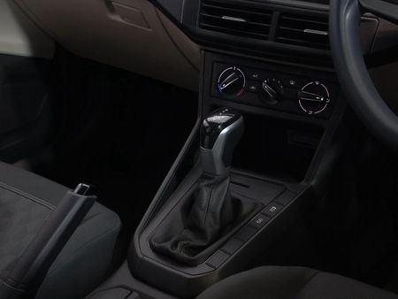 2025-Volkswagen-Polo-16-Classic-Auto_13