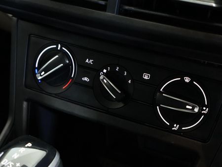 2025-Volkswagen-Polo-16-Classic-Auto_14