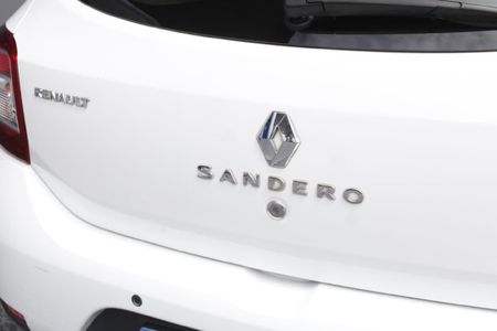 2015-Renault-Sandero-900T-Stepway_9