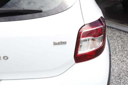 2015-Renault-Sandero-900T-Stepway_10