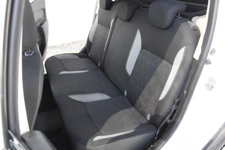 2015-Renault-Sandero-900T-Stepway_16