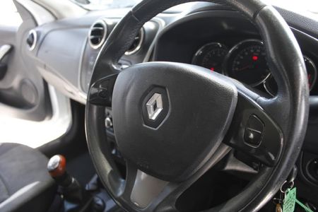 2015-Renault-Sandero-900T-Stepway_18
