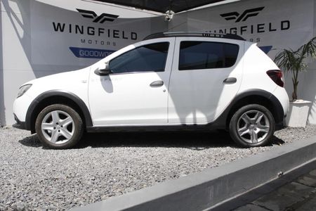 2015-Renault-Sandero-900T-Stepway_1