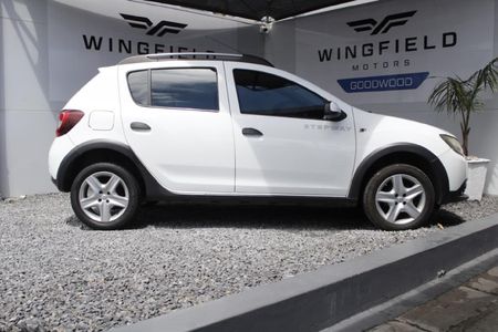 2015-Renault-Sandero-900T-Stepway_2