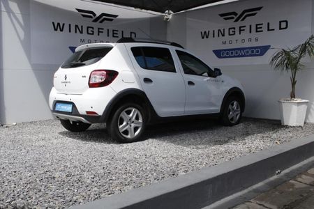 2015-Renault-Sandero-900T-Stepway_3