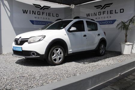 2015-Renault-Sandero-900T-Stepway_4