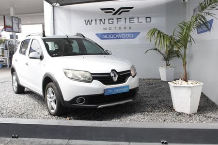 2015-Renault-Sandero-900T-Stepway_5
