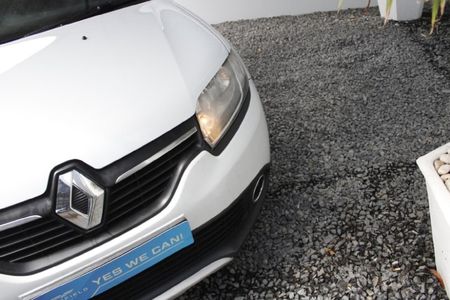 2015-Renault-Sandero-900T-Stepway_7