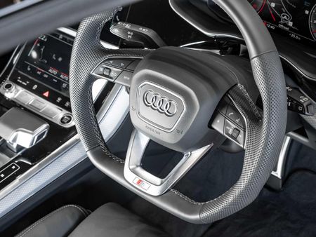 2026-Audi-Q8-45-TDI-quattro-Auto-Black-Edition_11
