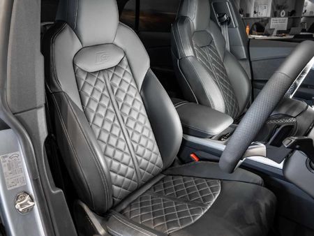 2026-Audi-Q8-45-TDI-quattro-Auto-Black-Edition_13