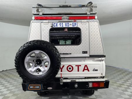 2013-Toyota-Land-Cruiser-79-40-Single-Cab_13