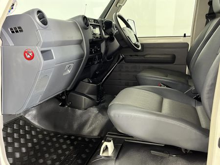2013-Toyota-Land-Cruiser-79-40-Single-Cab_6