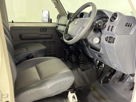 2013-Toyota-Land-Cruiser-79-40-Single-Cab_7