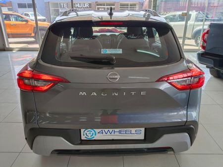 2026-Nissan-Magnite-10-Visia-MT-Touch-screen-radio-included_4