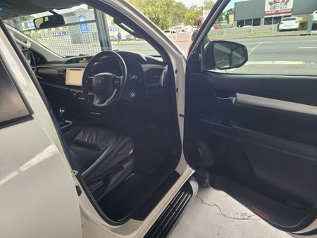 2017-Toyota-Hilux-28-GD-6-Raider-4x4-Double-Cab-Auto_8