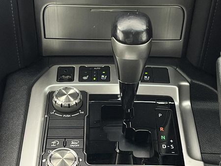 2018-Toyota-Land-Cruiser-200-45-D-V8-VX-R-Auto_10