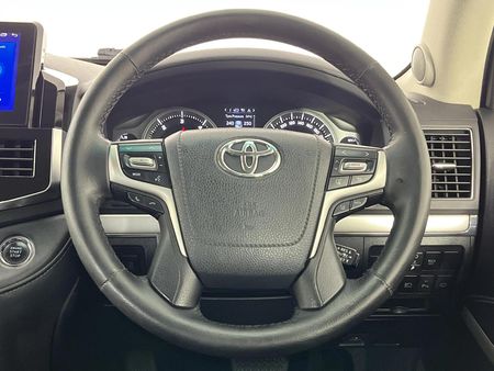 2018-Toyota-Land-Cruiser-200-45-D-V8-VX-R-Auto_11