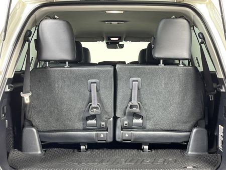 2018-Toyota-Land-Cruiser-200-45-D-V8-VX-R-Auto_13