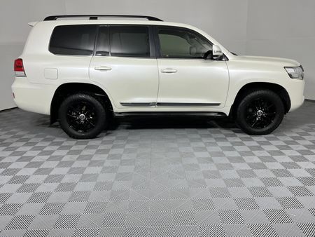 2018-Toyota-Land-Cruiser-200-45-D-V8-VX-R-Auto_16