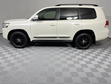 2018-Toyota-Land-Cruiser-200-45-D-V8-VX-R-Auto_18