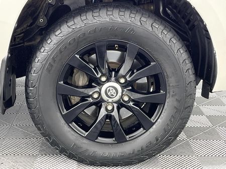 2018-Toyota-Land-Cruiser-200-45-D-V8-VX-R-Auto_5
