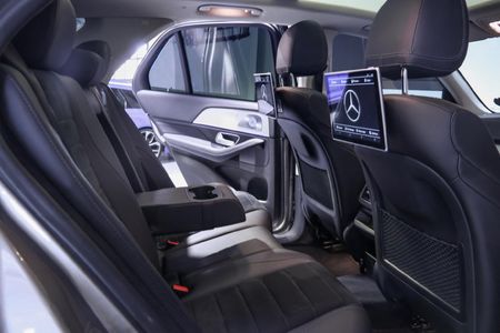 2019-Mercedes-Benz-GLE-400d-4Matic_9