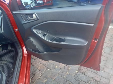 2017-Hyundai-i20-14-Motion-Auto_7