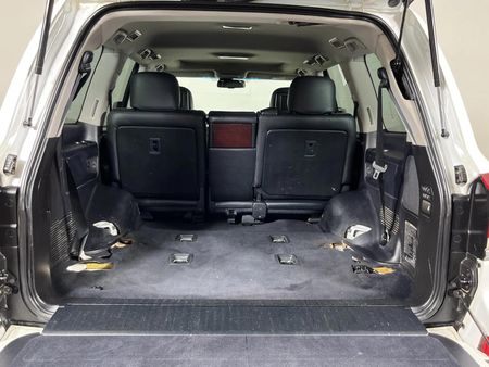 2013-Lexus-LX-570_13