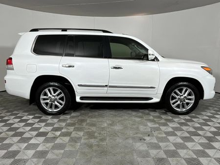 2013-Lexus-LX-570_16