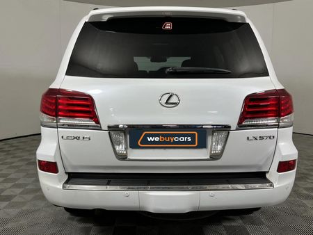 2013-Lexus-LX-570_17