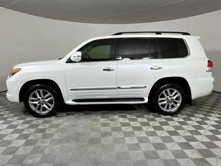 2013-Lexus-LX-570_18