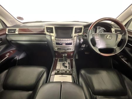 2013-Lexus-LX-570_1