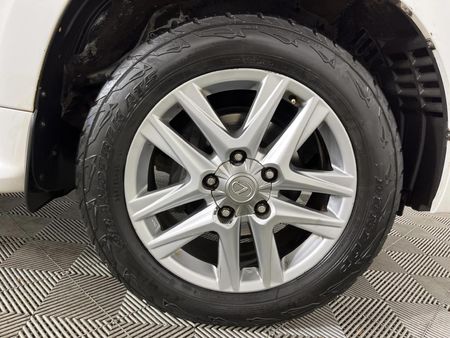 2013-Lexus-LX-570_5